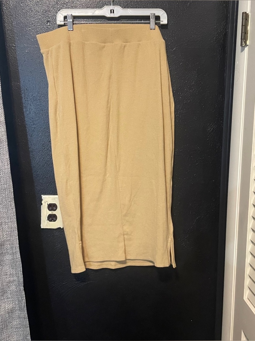 Isabel Maternity Stretchy Ribbed Henley Skirt size XL Beige Knit Midi Skirt